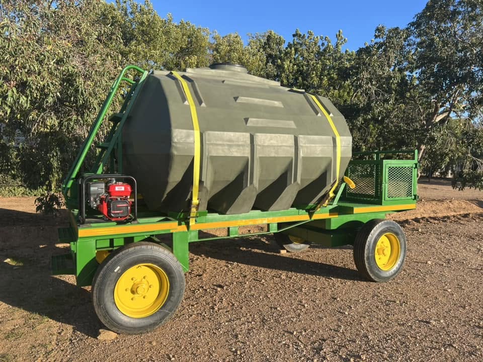 Farm water tanker trailer